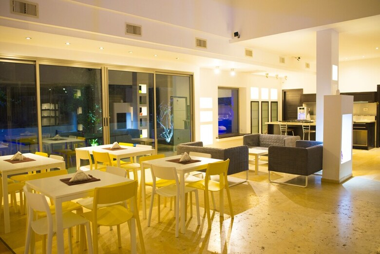 Hostal Sun And View Suites