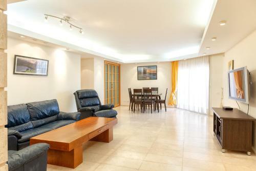 Apartment In Amdar Residence