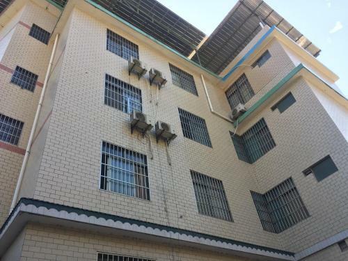 Hostal West City Guesthouse