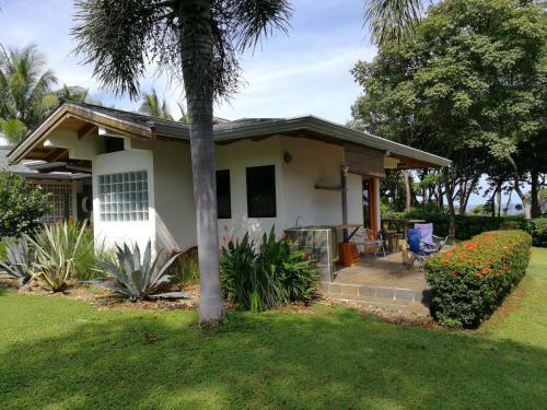 Hostal Oceanfront Gem At La Joya De Lagarto