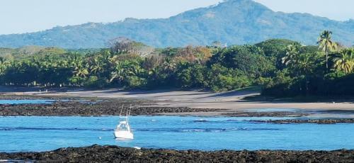 Hostal Oceanfront Gem At La Joya De Lagarto