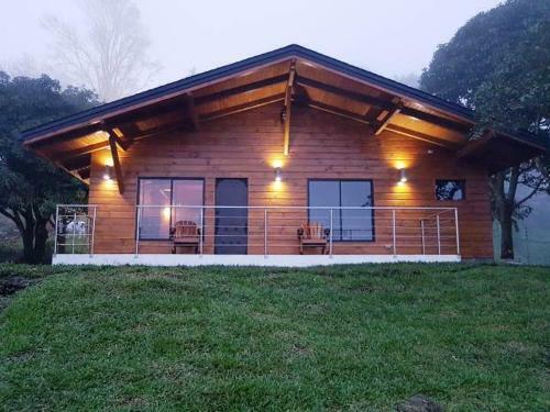 Hostal Helvetico Chalets & Reserve