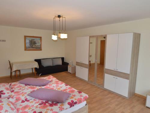 Spacious Holiday Home In Schillingen With Garden