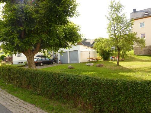 Spacious Holiday Home In Schillingen With Garden