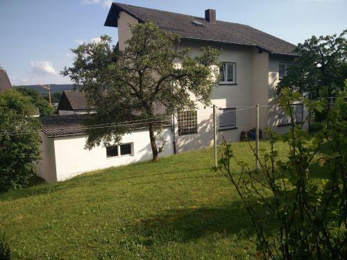 Spacious Holiday Home In Schillingen With Garden