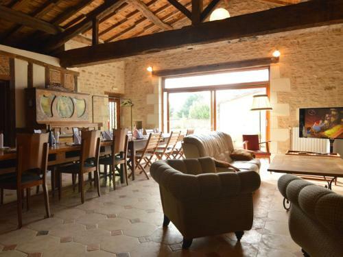 Beautiful Holiday Home With Private Pool In Thurageau