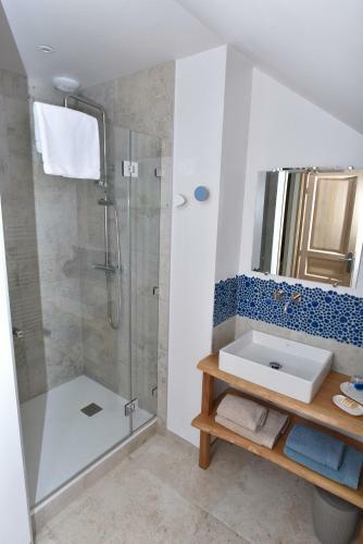 Hostal Petite Emeraude
