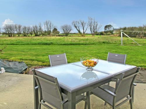 Holiday Home Dans La Prairie (cez404)