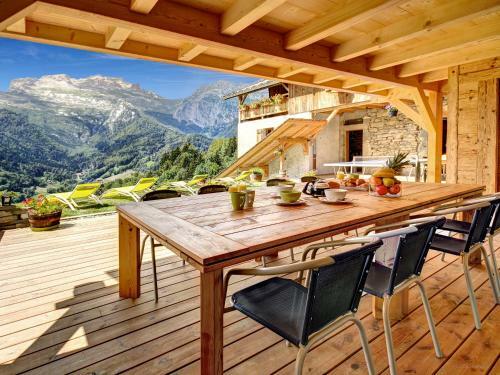 Chalet Ladroit - Ovo Network