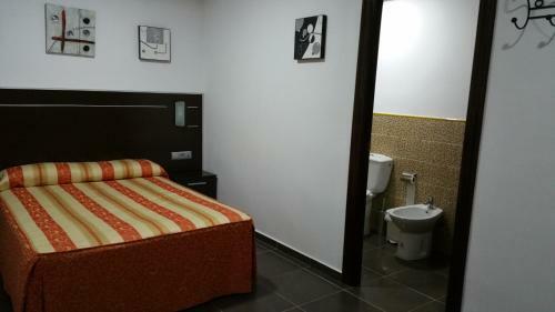 Hostal Restaurante El Lirio