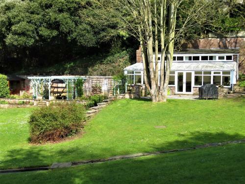 Cedar Gardens