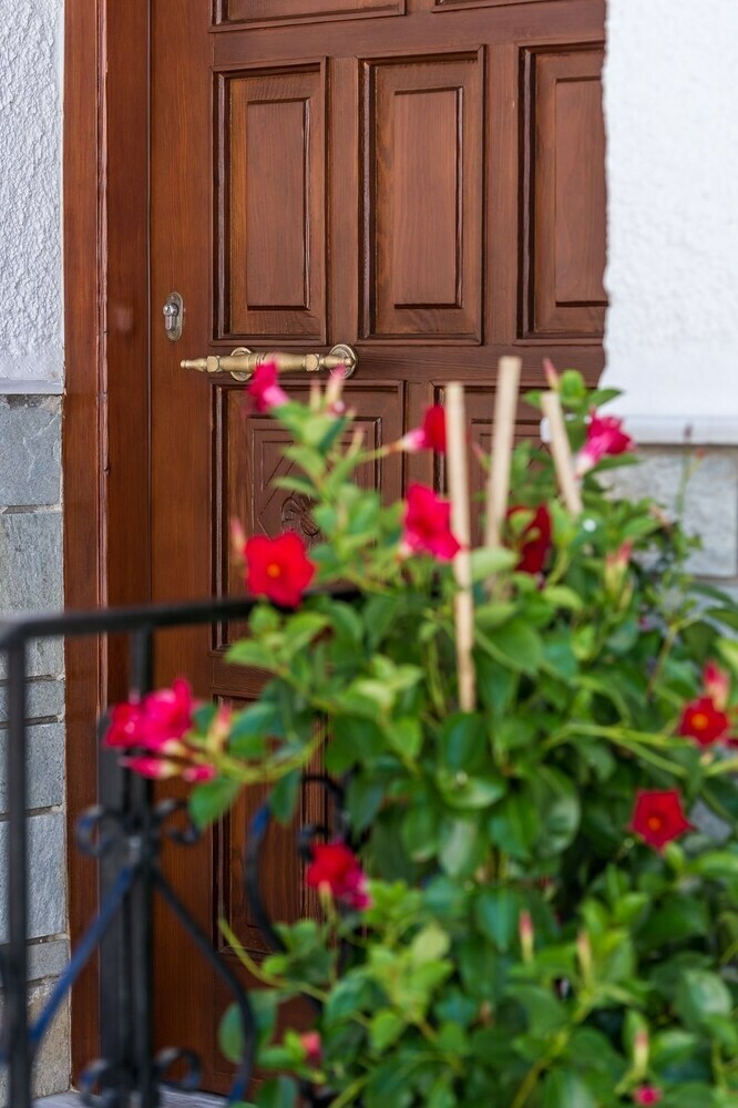 House Of Gardenia