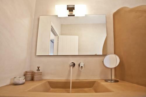 White Tinos Luxury Suites