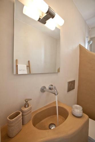 White Tinos Luxury Suites