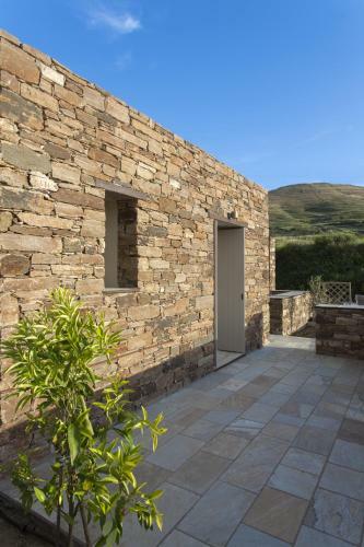 White Tinos Luxury Suites