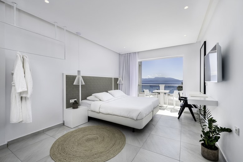 Dimitra Beach Hotel & Suites