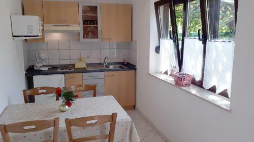 Apartment In Novi Vinodolski 35278