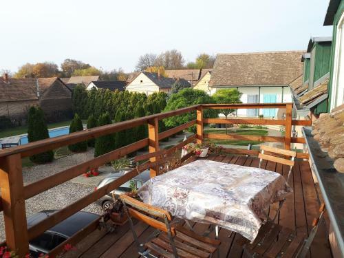 Bed & Breakfast Hegyh�t - Izm�ny �d�l?h�z