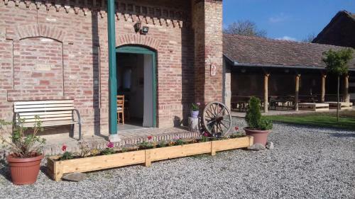 Bed & Breakfast Hegyh�t - Izm�ny �d�l?h�z