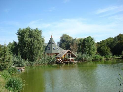 Hostal �cs�rdi T�panzi�