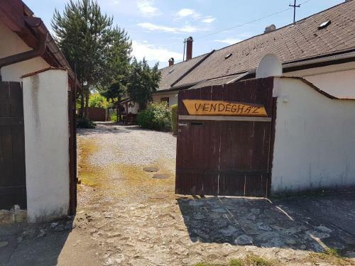 Hostal K�ti Vend�gh�z