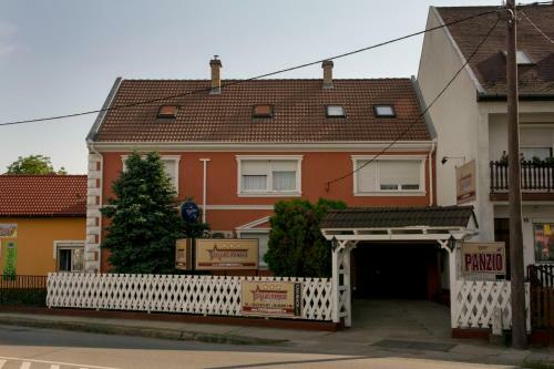 Hostal Csillag Panzi�