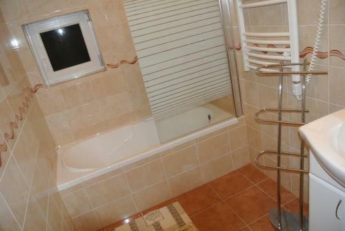 �va Apartman Cserkesz?l?