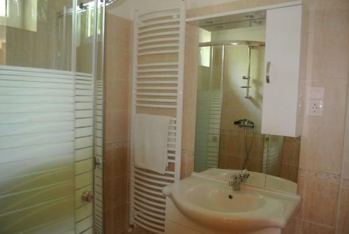 �va Apartman Cserkesz?l?