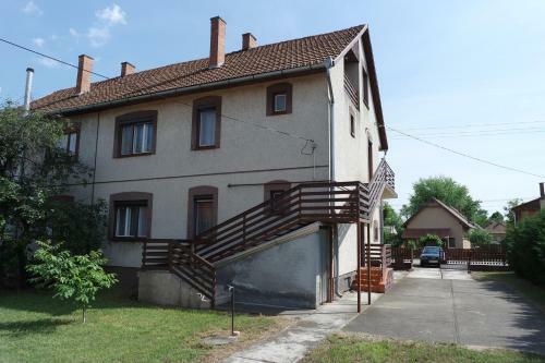 Tiszavir�g Apartmanh�z
