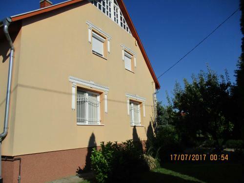 Csodakert H�za