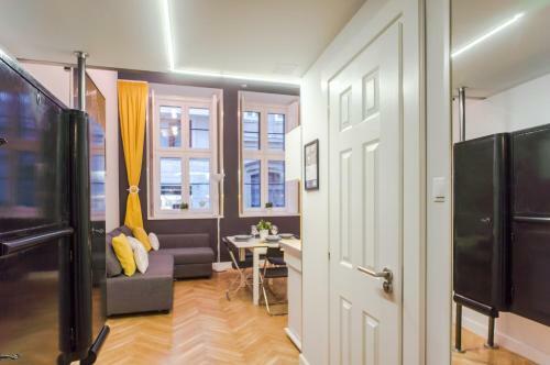 Hollo Apartment