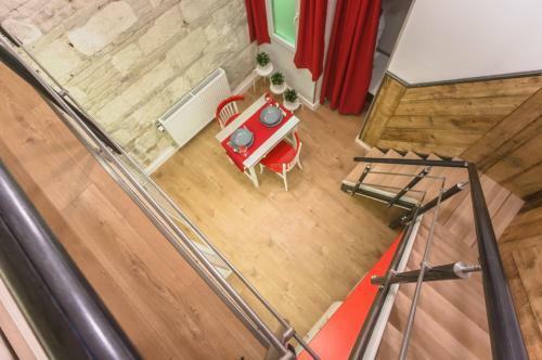 Hollo Apartment