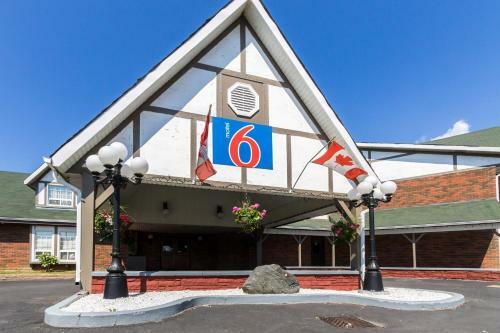 Hotel Motel 6 Trenton On