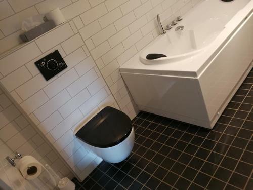 Domb�s Hotel