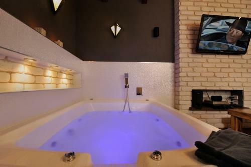 Lodge Noam Suites