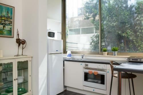 Unique Frug Apartment By Tlv2rent