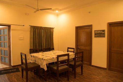 Apartamento Classic 3bhk Home Goverdhan, Sagar