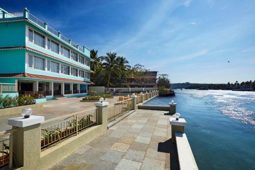 Hotel Indy Waterfront Resort