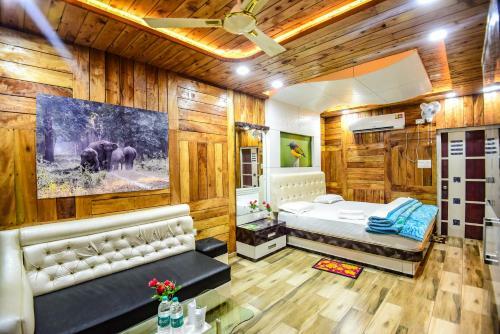 Hotel Aranya Resorts