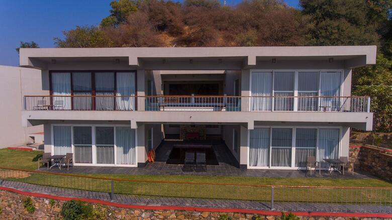 Hotel Jaisamand Island Resort
