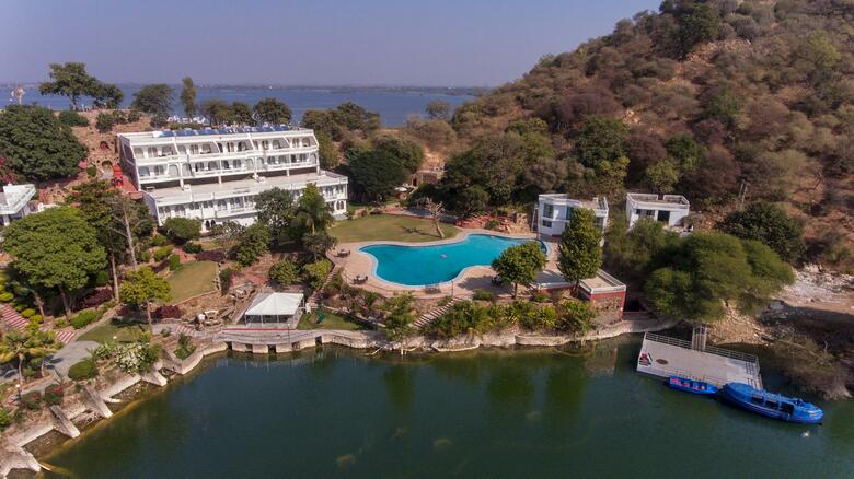 Hotel Jaisamand Island Resort