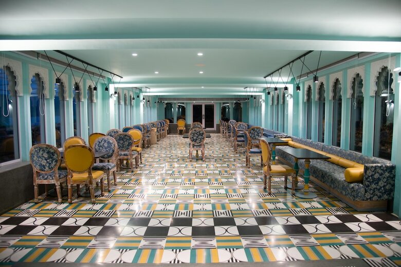 Hotel Jaisamand Island Resort