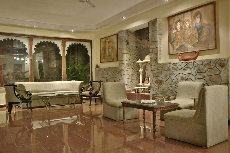 Hotel Jaisamand Island Resort