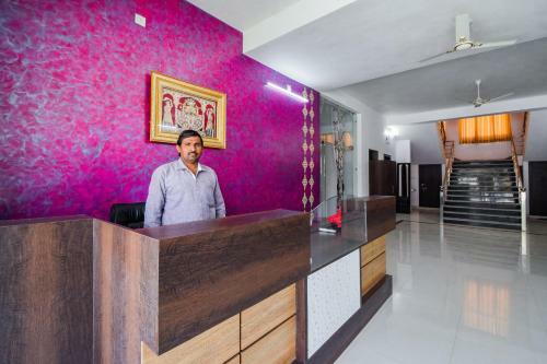 Oyo 27014 Hotel Badam Palace