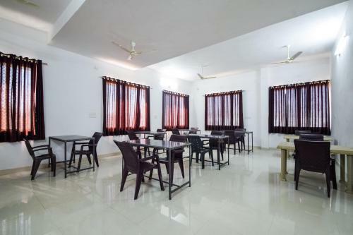 Oyo 27014 Hotel Badam Palace