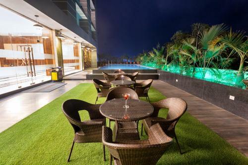 Hotel Saffron Crest