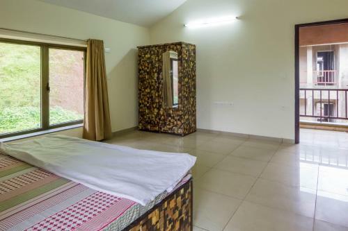 Fully Furnished Lake View Villa