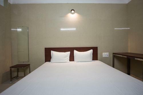 Spot On 23725 Jay Shanti Palace Hotel