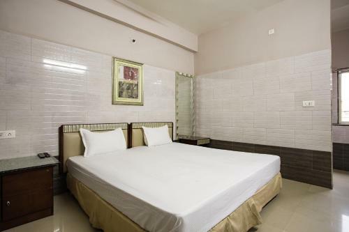 Spot On 23725 Jay Shanti Palace Hotel