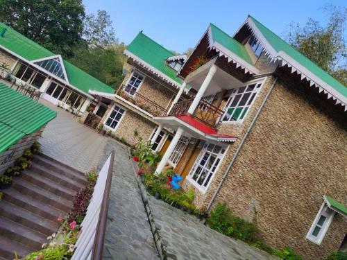 Hotel Udaan Alpine Village Resort